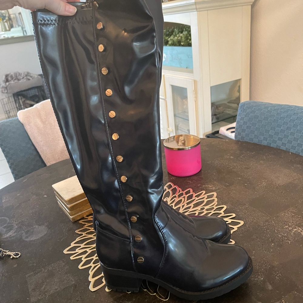 Super cute women’s boots